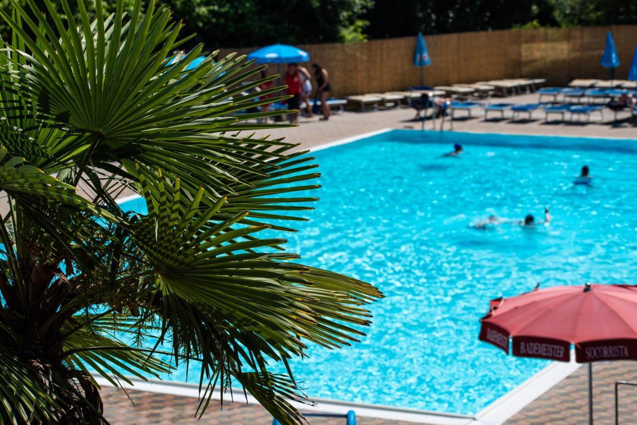 Camping Village Il Poggetto Troghi Kültér fotó