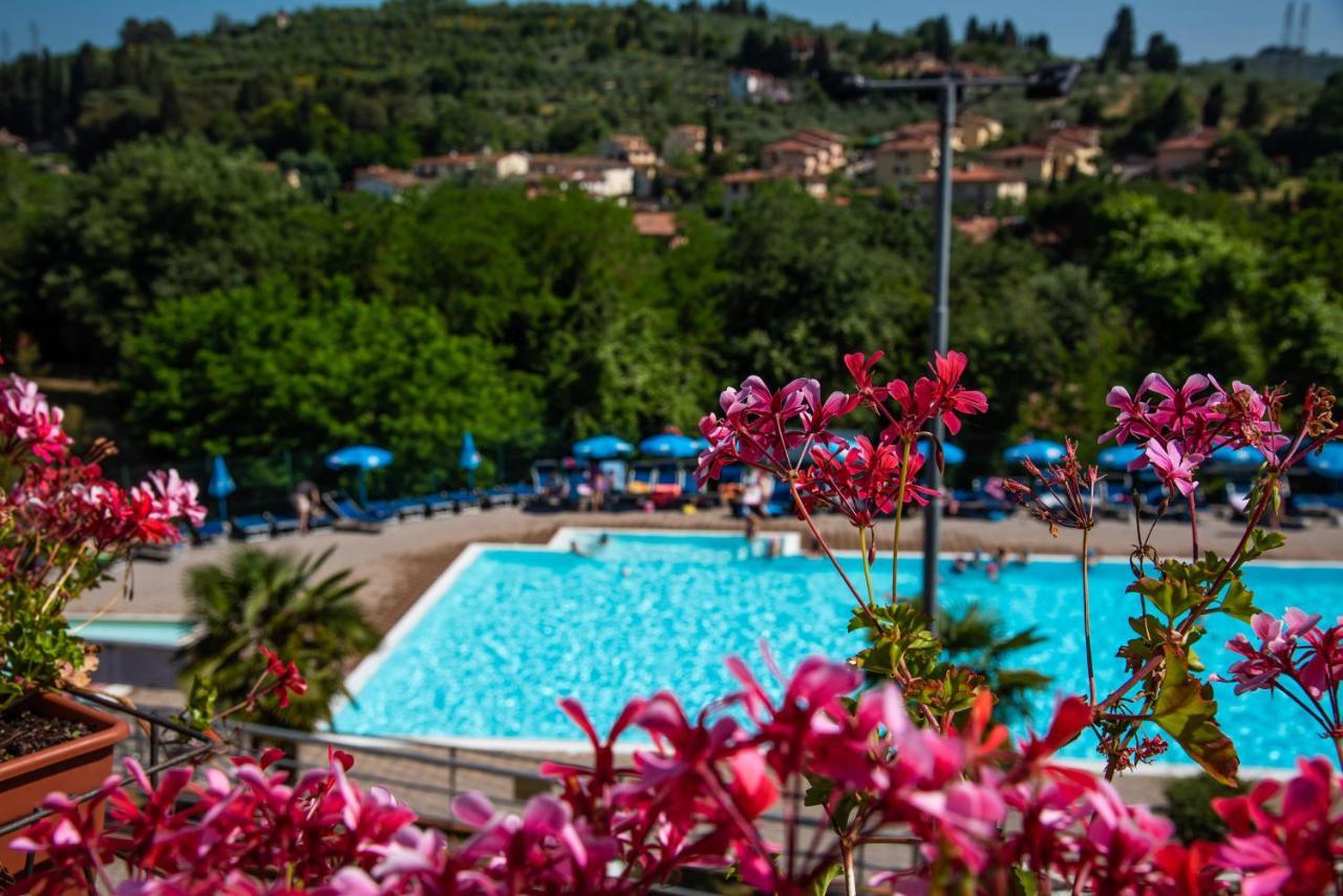 Camping Village Il Poggetto Troghi Kültér fotó