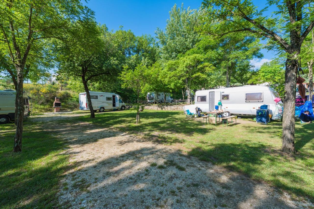 Camping Village Il Poggetto Troghi Kültér fotó