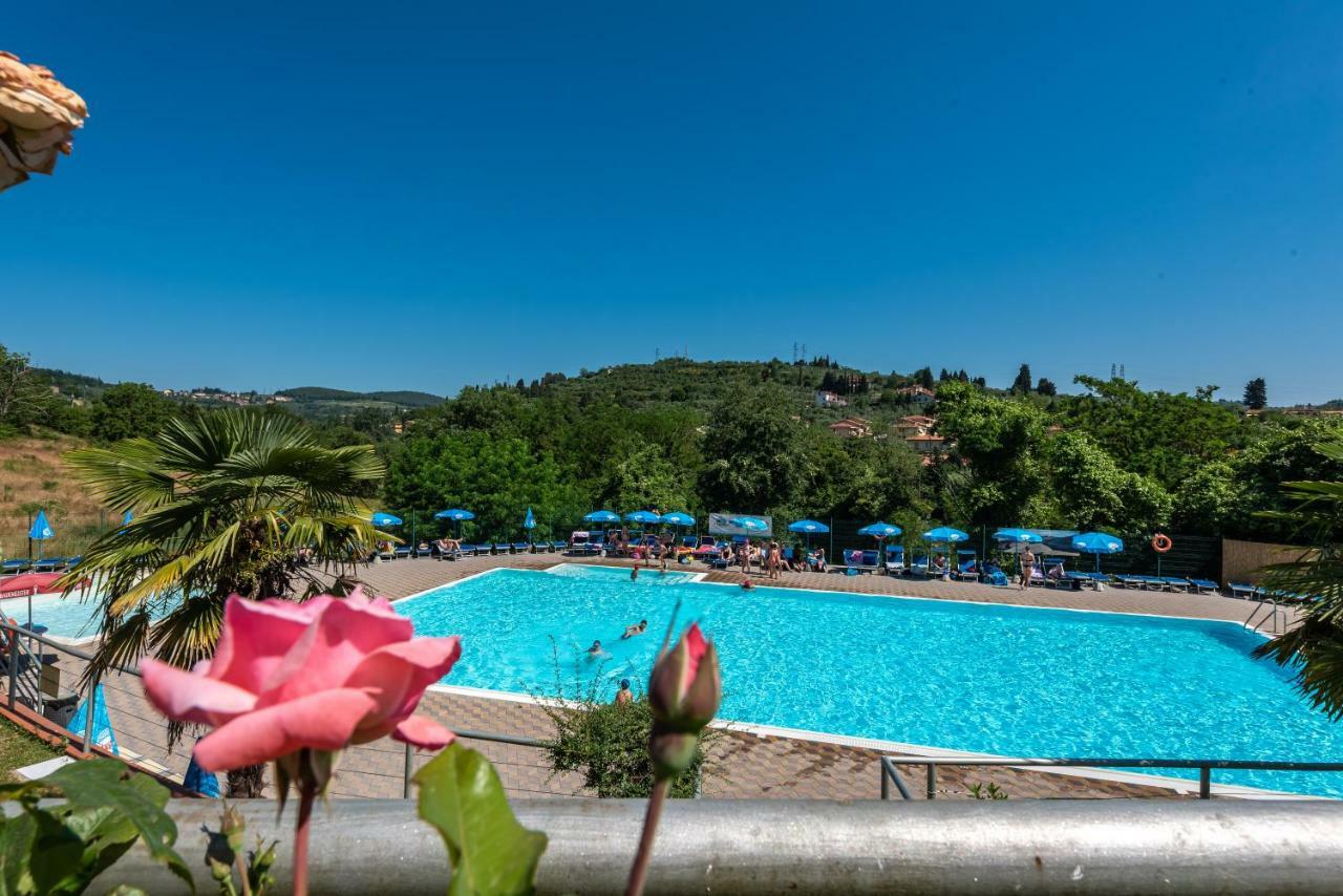 Camping Village Il Poggetto Troghi Kültér fotó